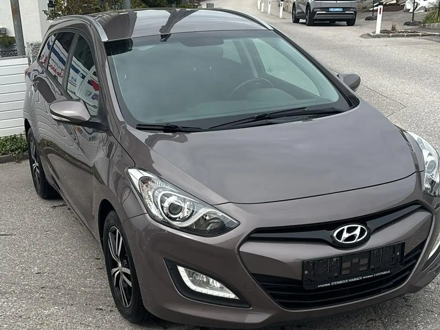 Hyundai i30 CW 1,4 CRDI Europe Plus Braun - 1