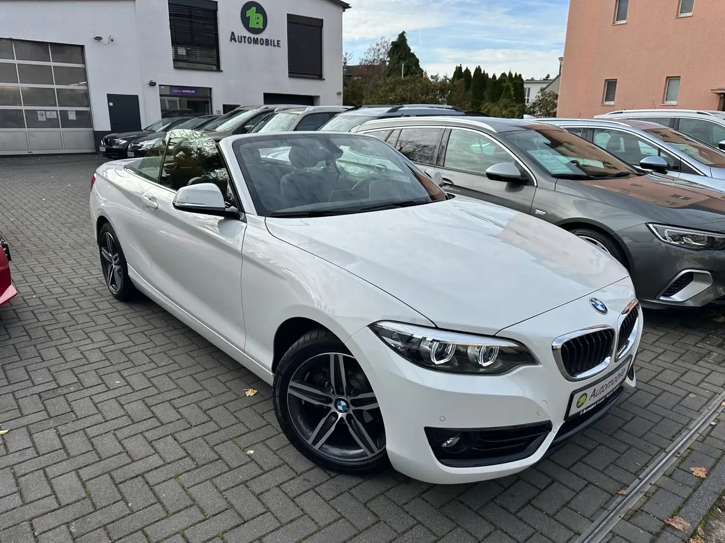 BMW 218 i Cabrio Sport Line*PDC*LED*NAVI*DAB*AHK Weiß - 2