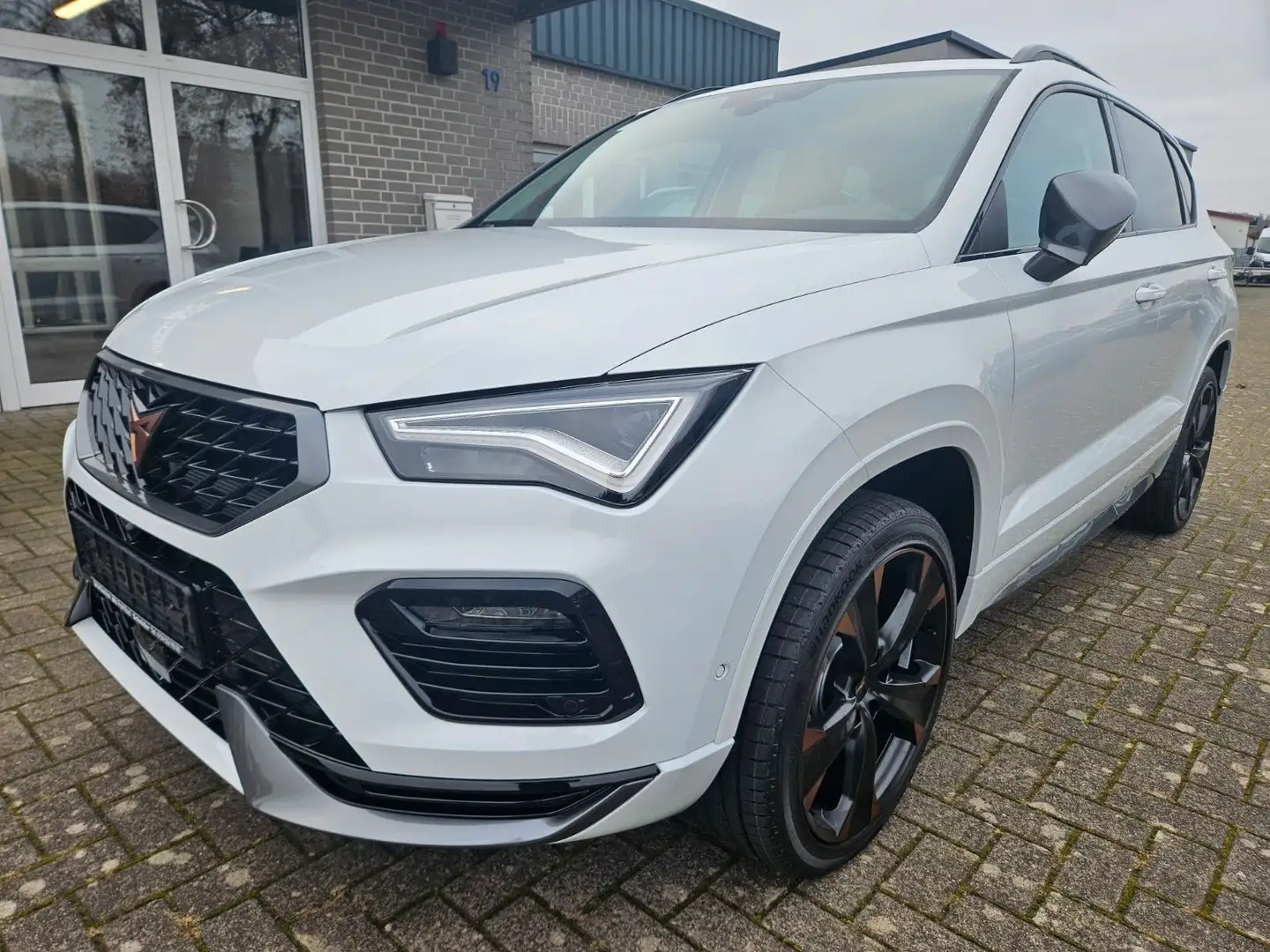 CUPRA Ateca AHK PANO KAM NAV LED SHZ ACC Weiß - 1
