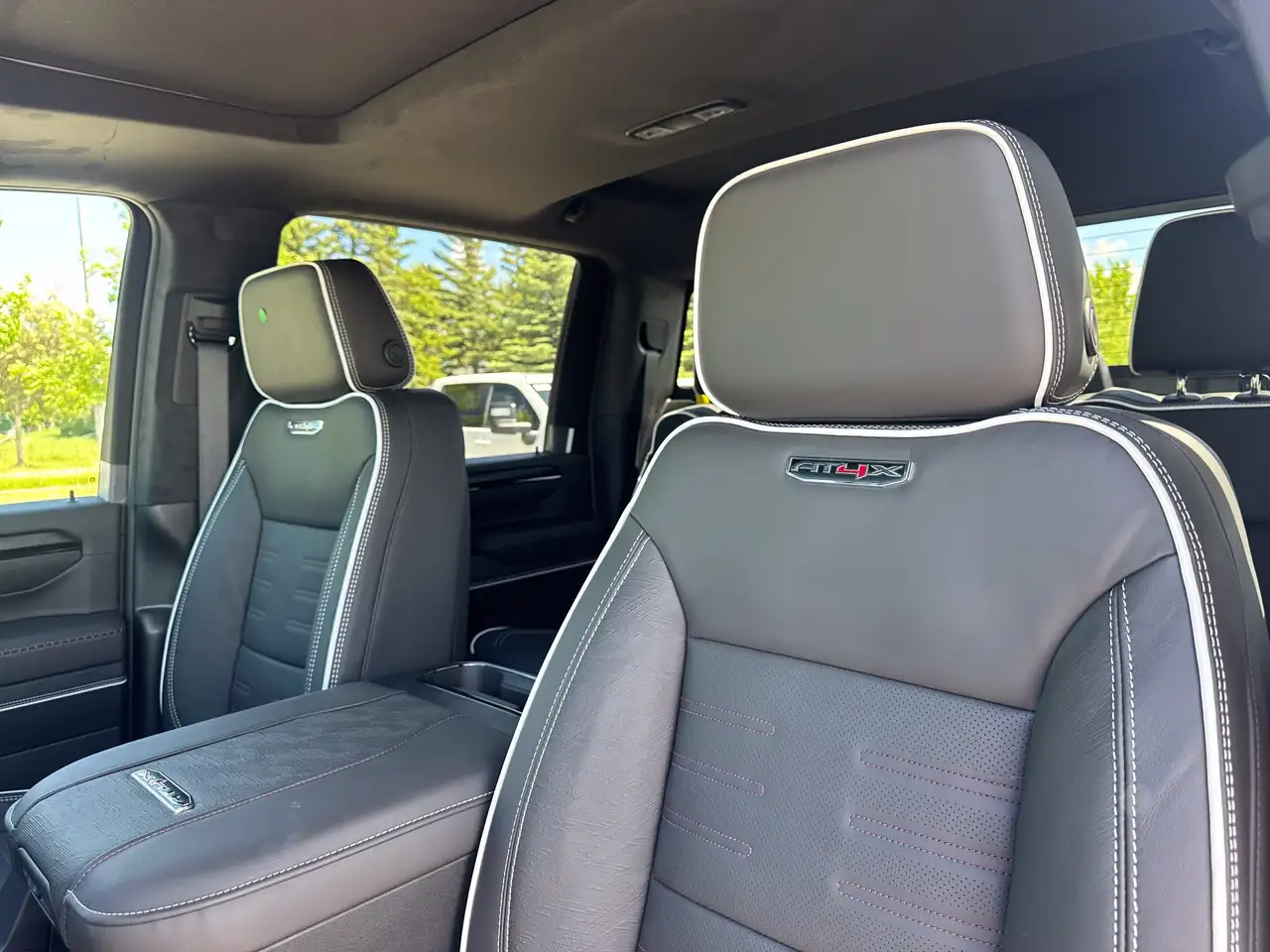 GMC Sierra 2500HD photo GMC Sierra 2500HD