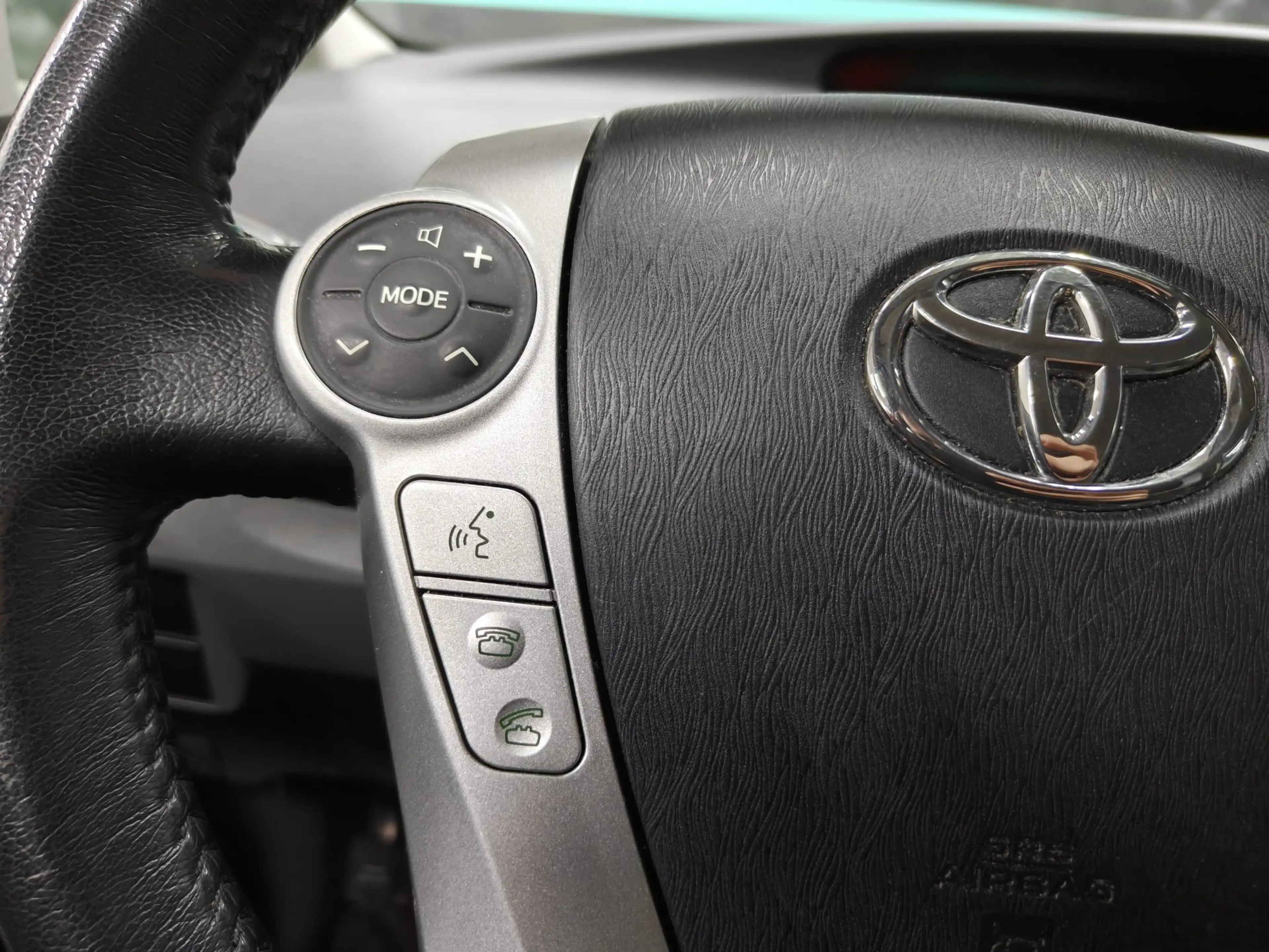 Toyota Prius Prius (Hybrid) Executive — photo 12