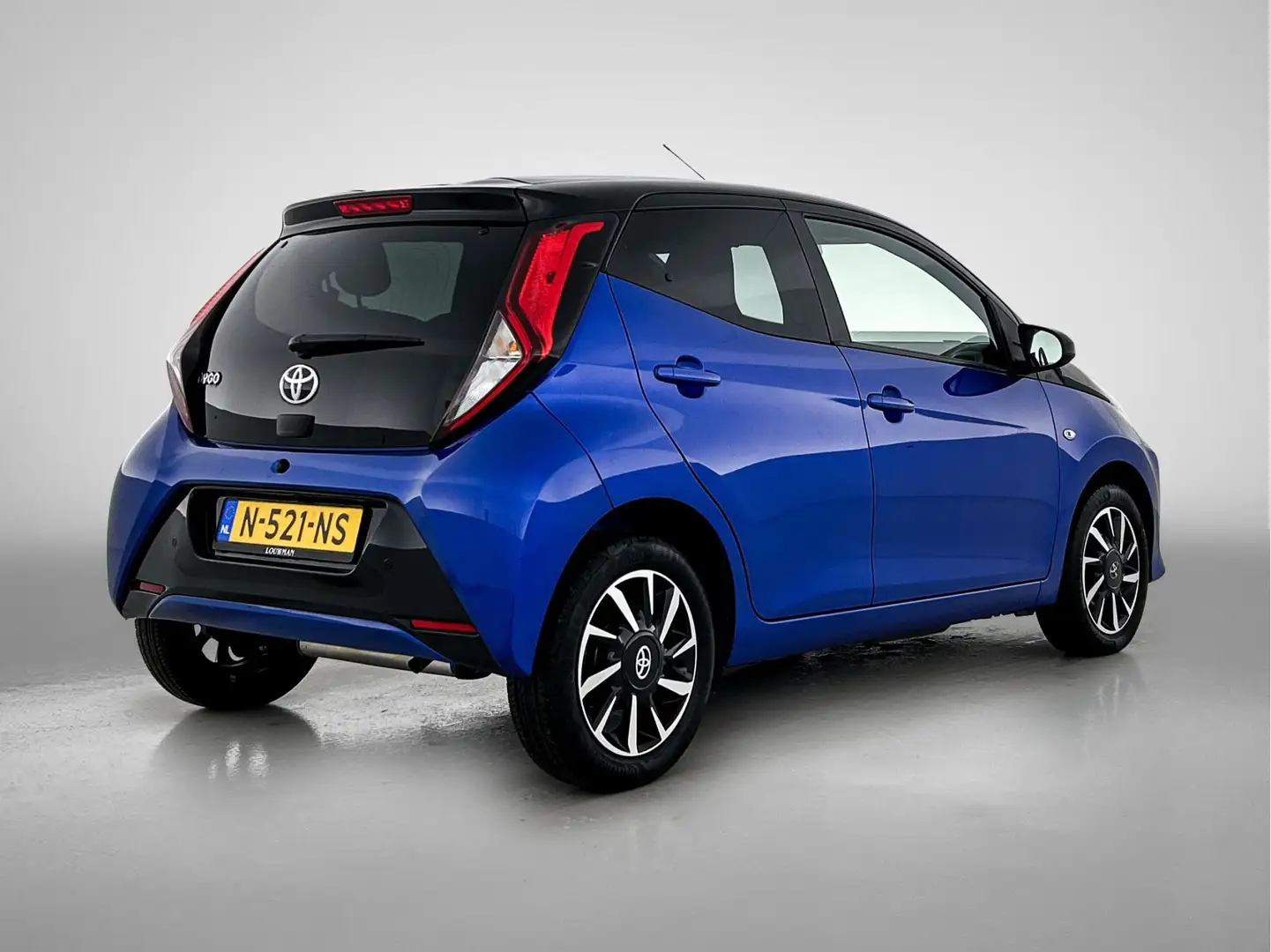 Toyota Aygo 1.0 VVT-i x-cite ultimate | Premium uitgevoerd | T Azul - 2