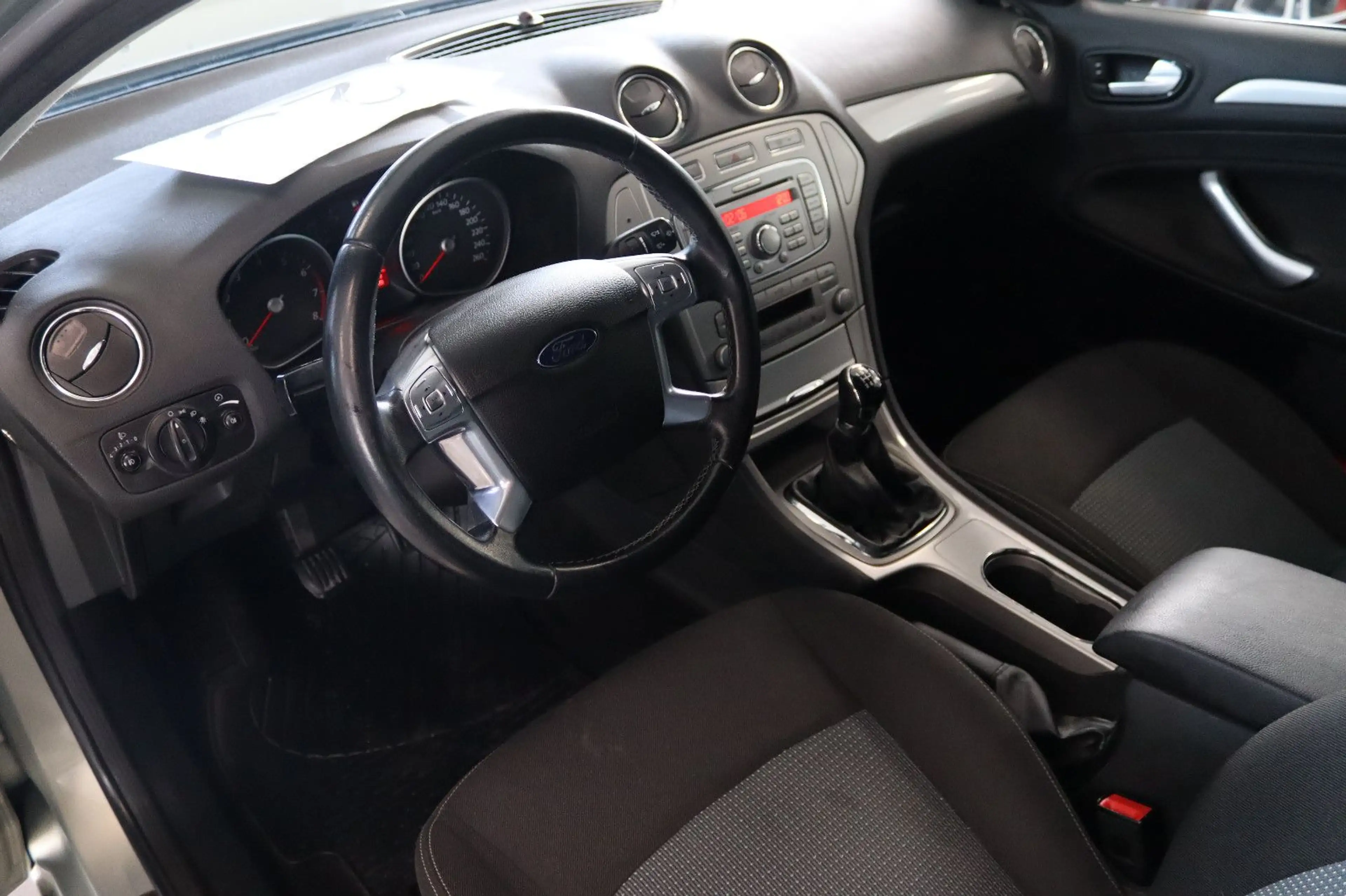 Ford Mondeo Hentschke Bestattungswagen / Leichenwagen — photo 10