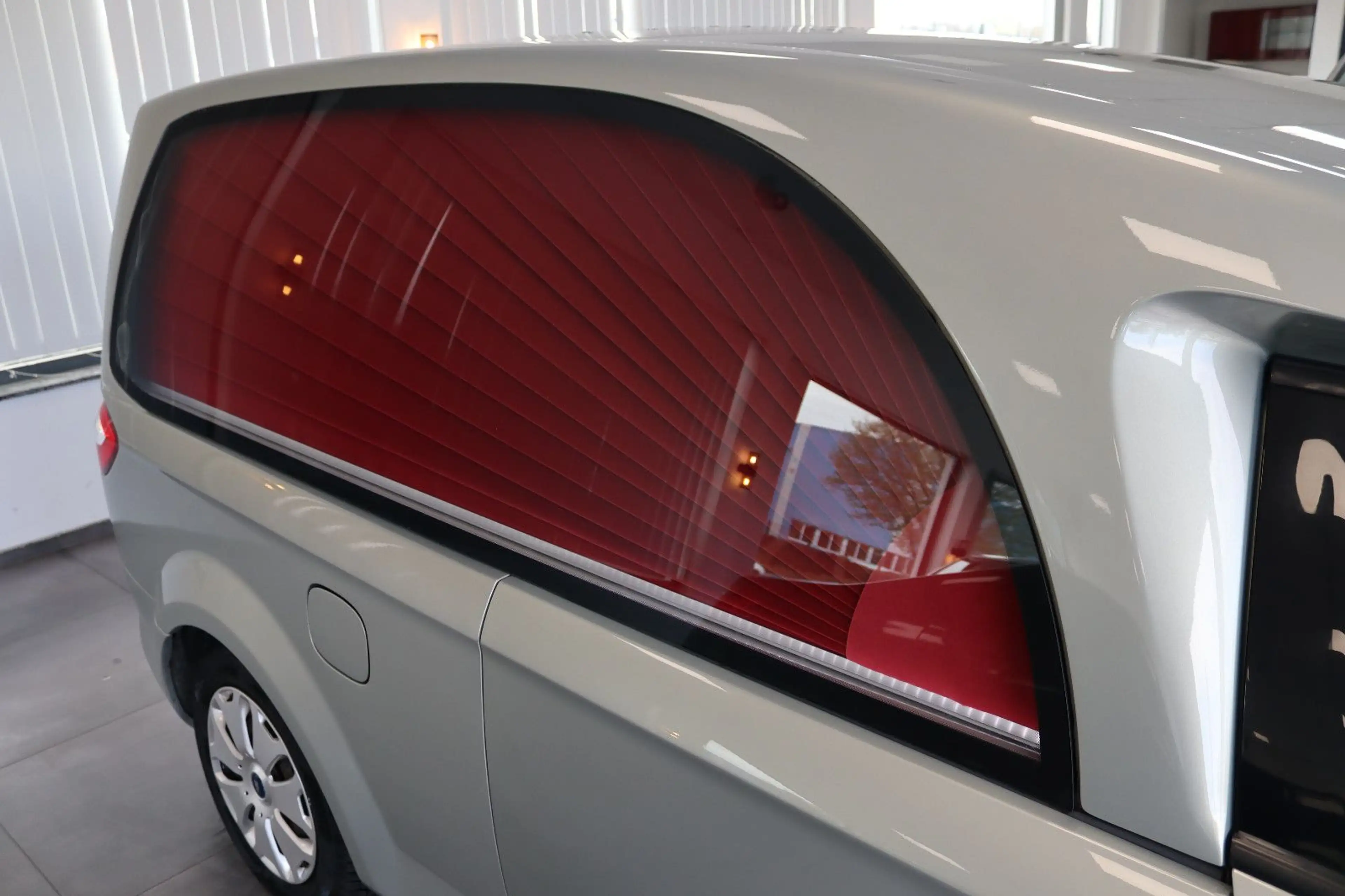 Ford Mondeo Hentschke Bestattungswagen / Leichenwagen — photo 14