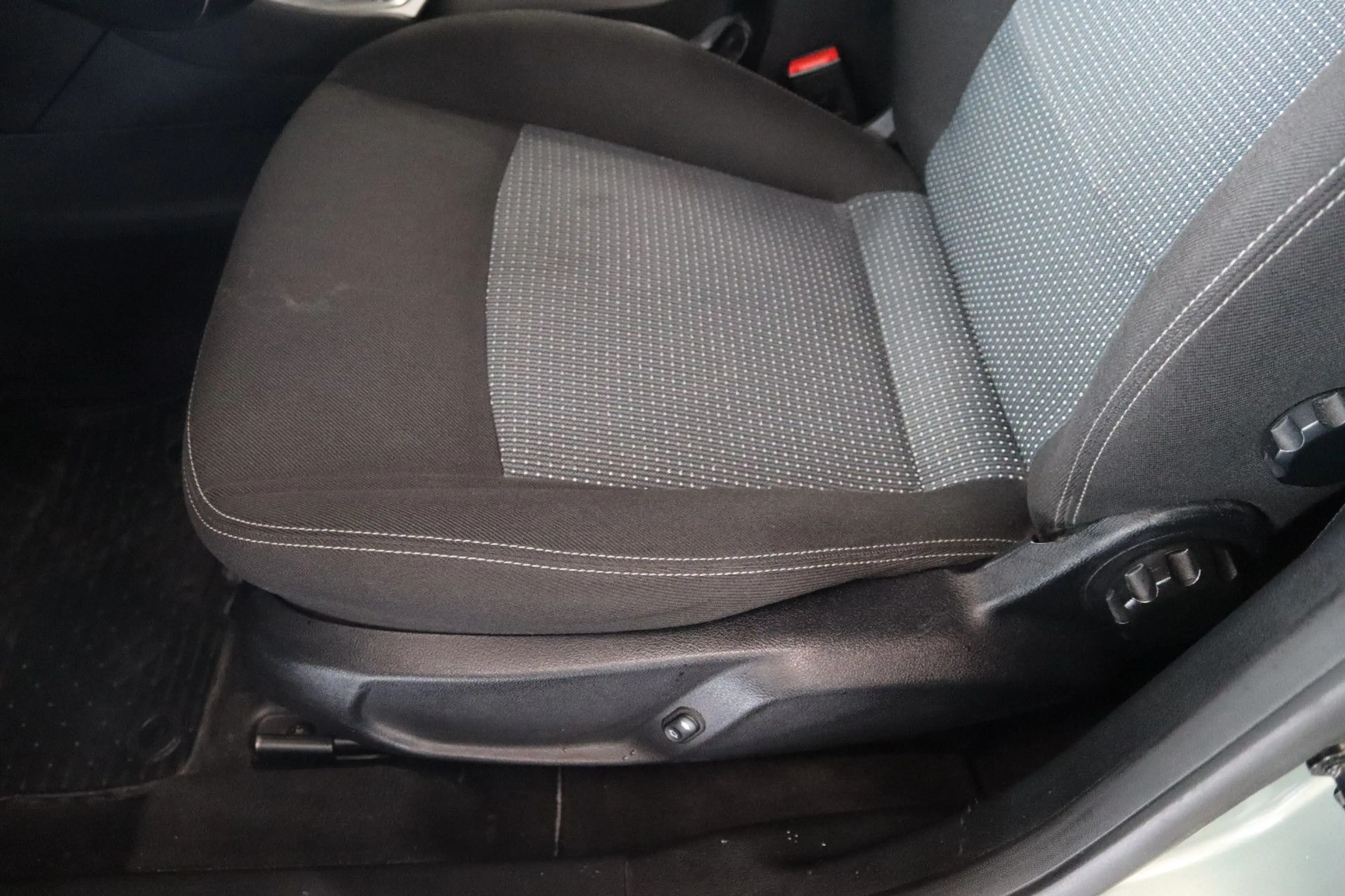 Ford Mondeo Hentschke Bestattungswagen / Leichenwagen — photo 7