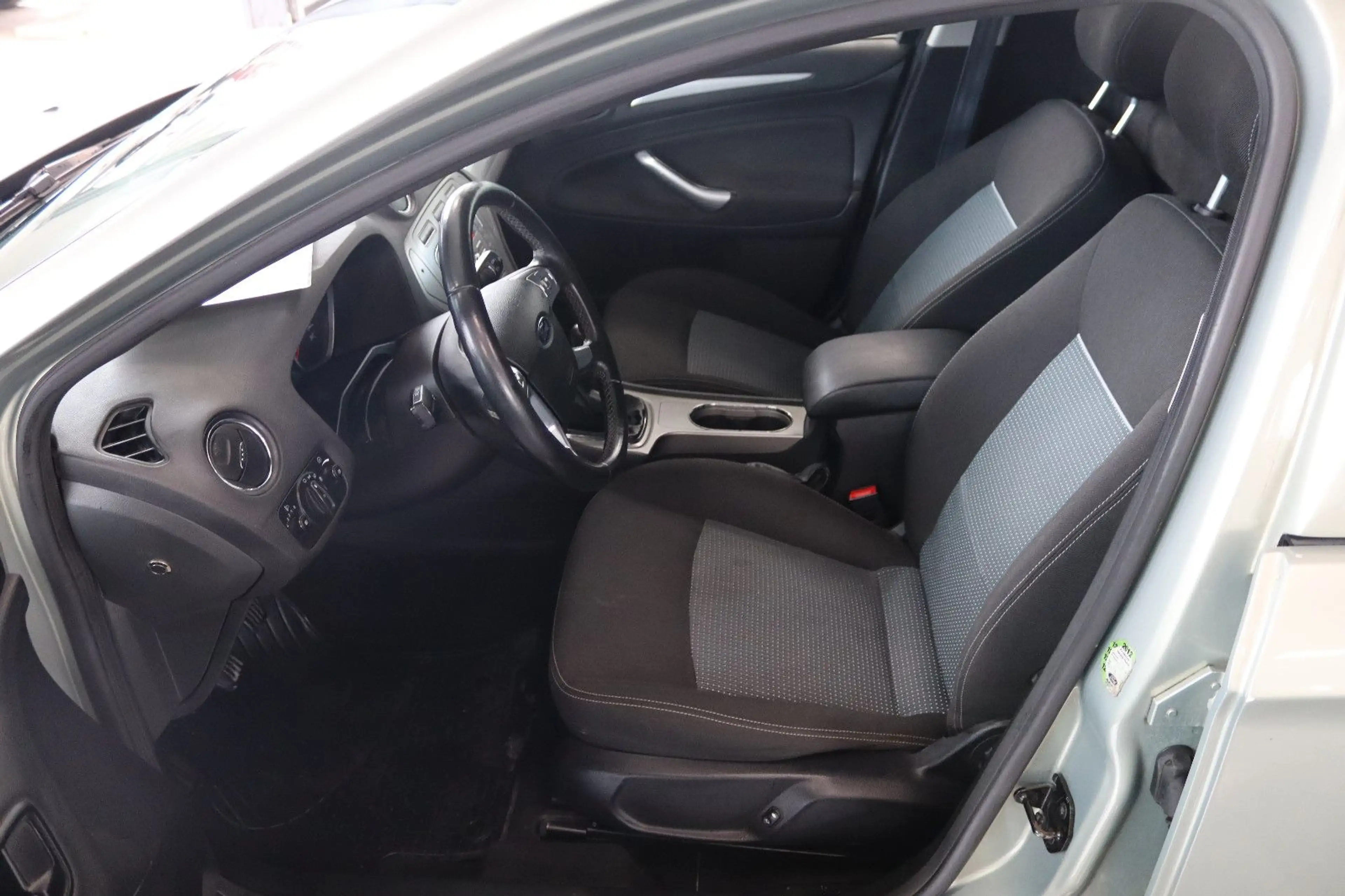 Ford Mondeo Hentschke Bestattungswagen / Leichenwagen — photo 6