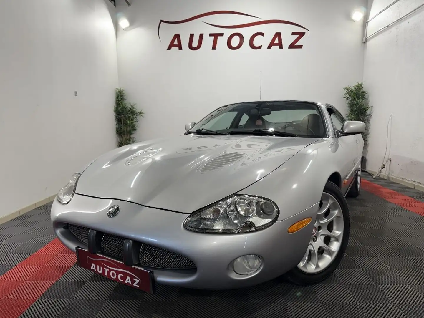 Jaguar XKR COUPE 4.0i V8 Suralimenté 363 Ch BVA Gris - 1