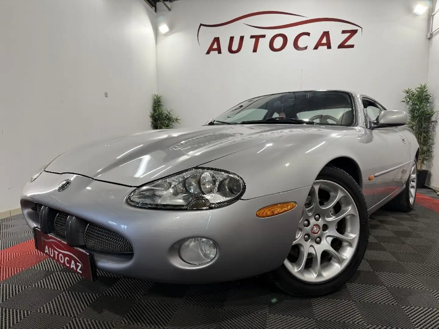 Jaguar XKR COUPE 4.0i V8 Suralimenté 363 Ch BVA Gris - 2