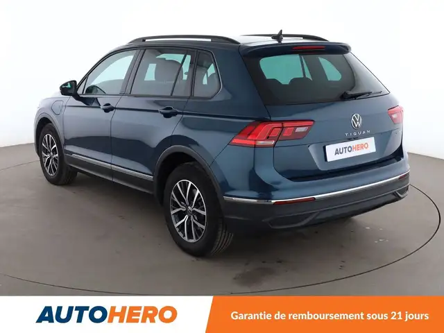 Volkswagen Tiguan view 4