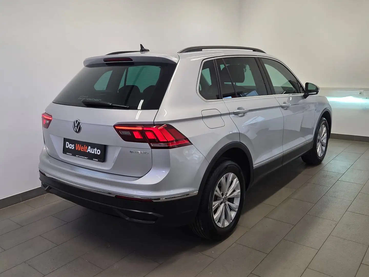 Volkswagen Tiguan Life eHybrid DSG Silber - 2