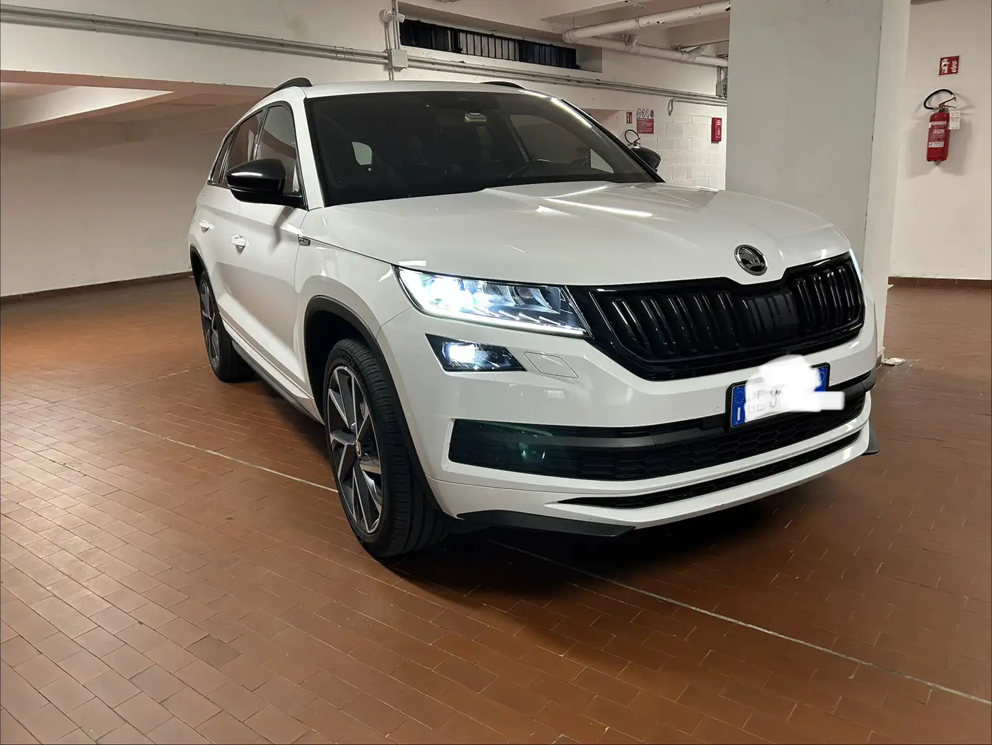Skoda Kodiaq 2.0 tdi Sportline dsg Blanc - 1