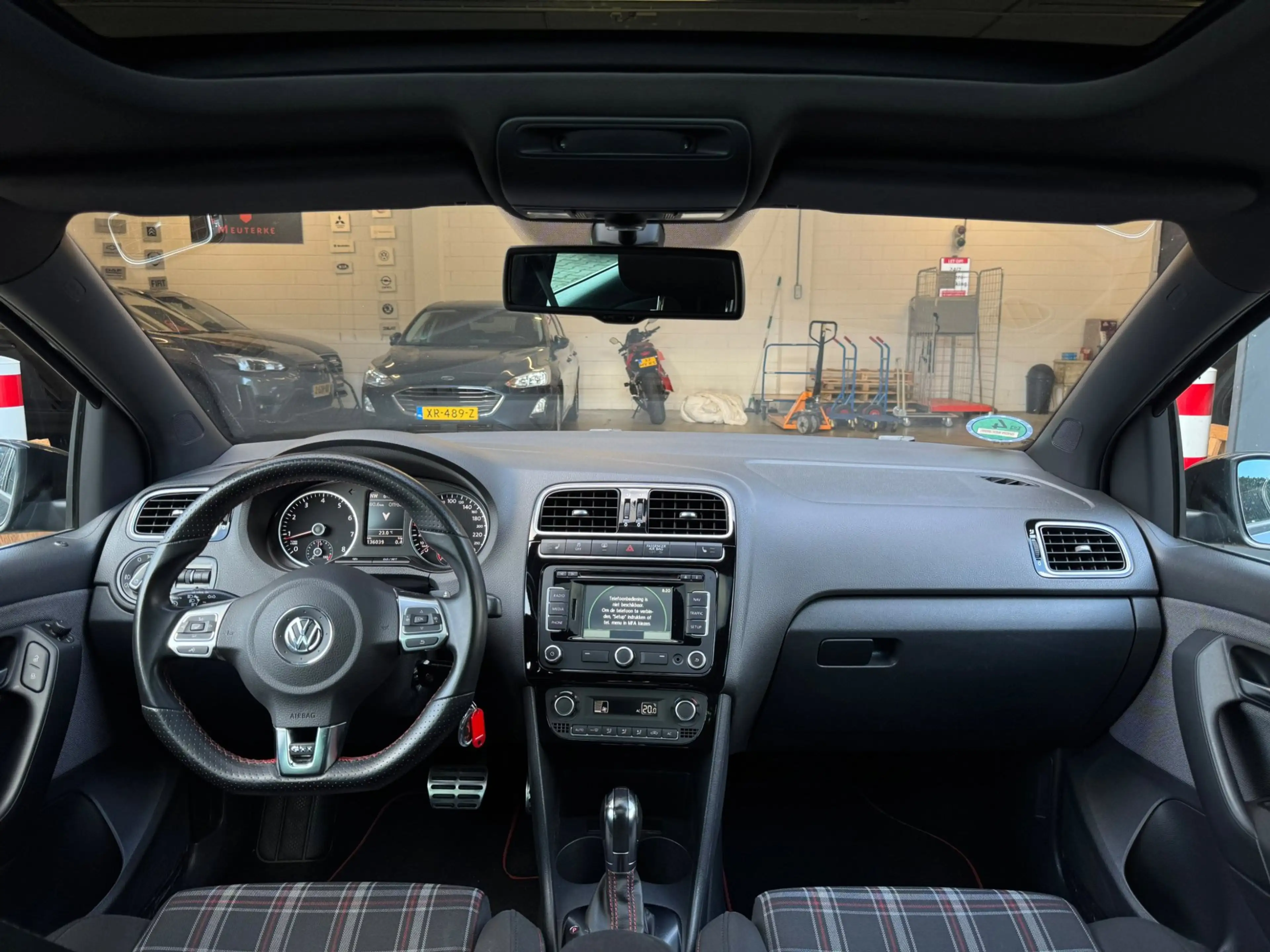 Volkswagen Polo GTI 1.4 TSI / PANO / XENON / STOELVERW. / CRUISE / CLI — photo 31