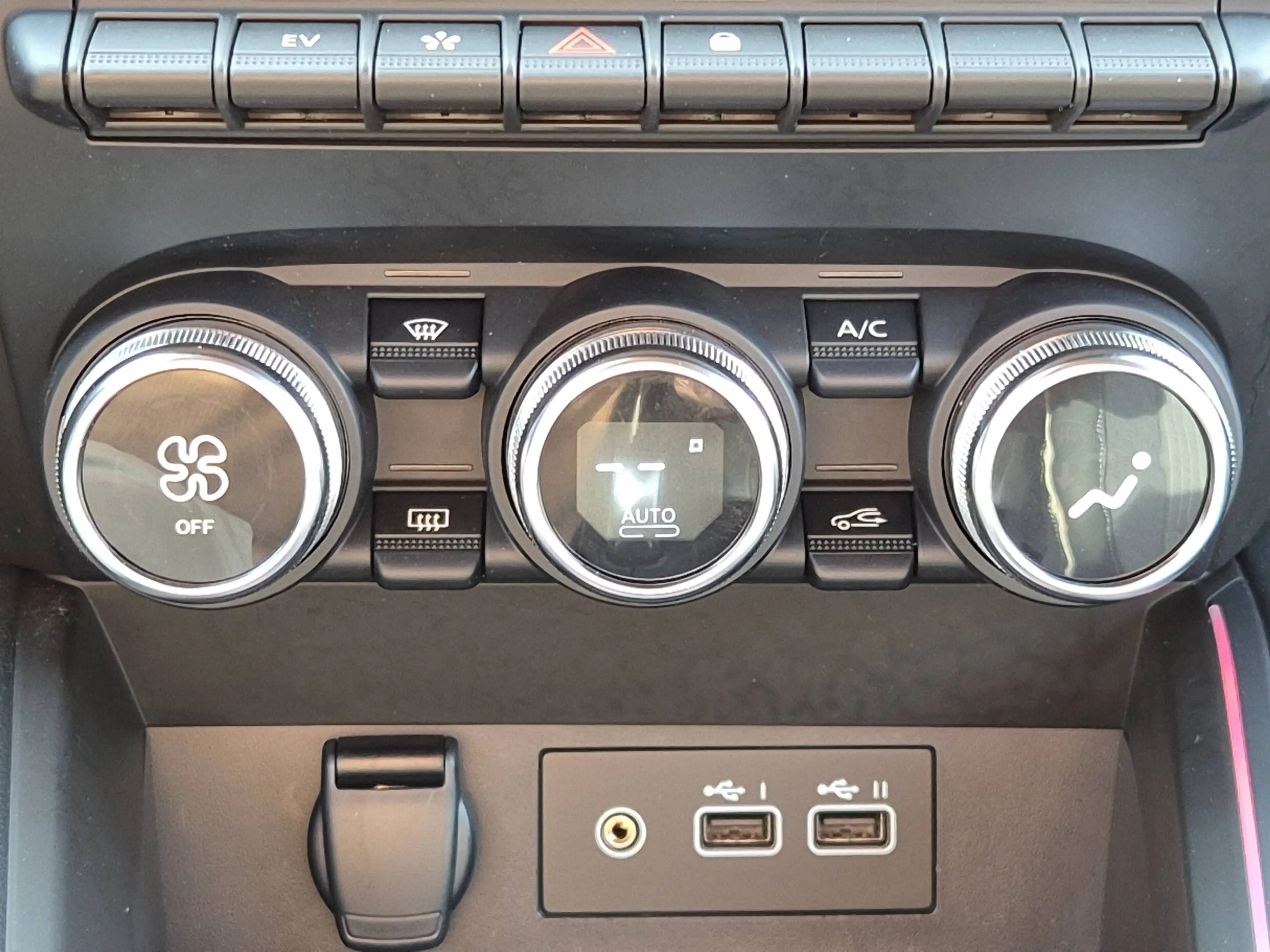 Renault Clio Clio Hybrid 1.6i E-TECH Techno — photo 14