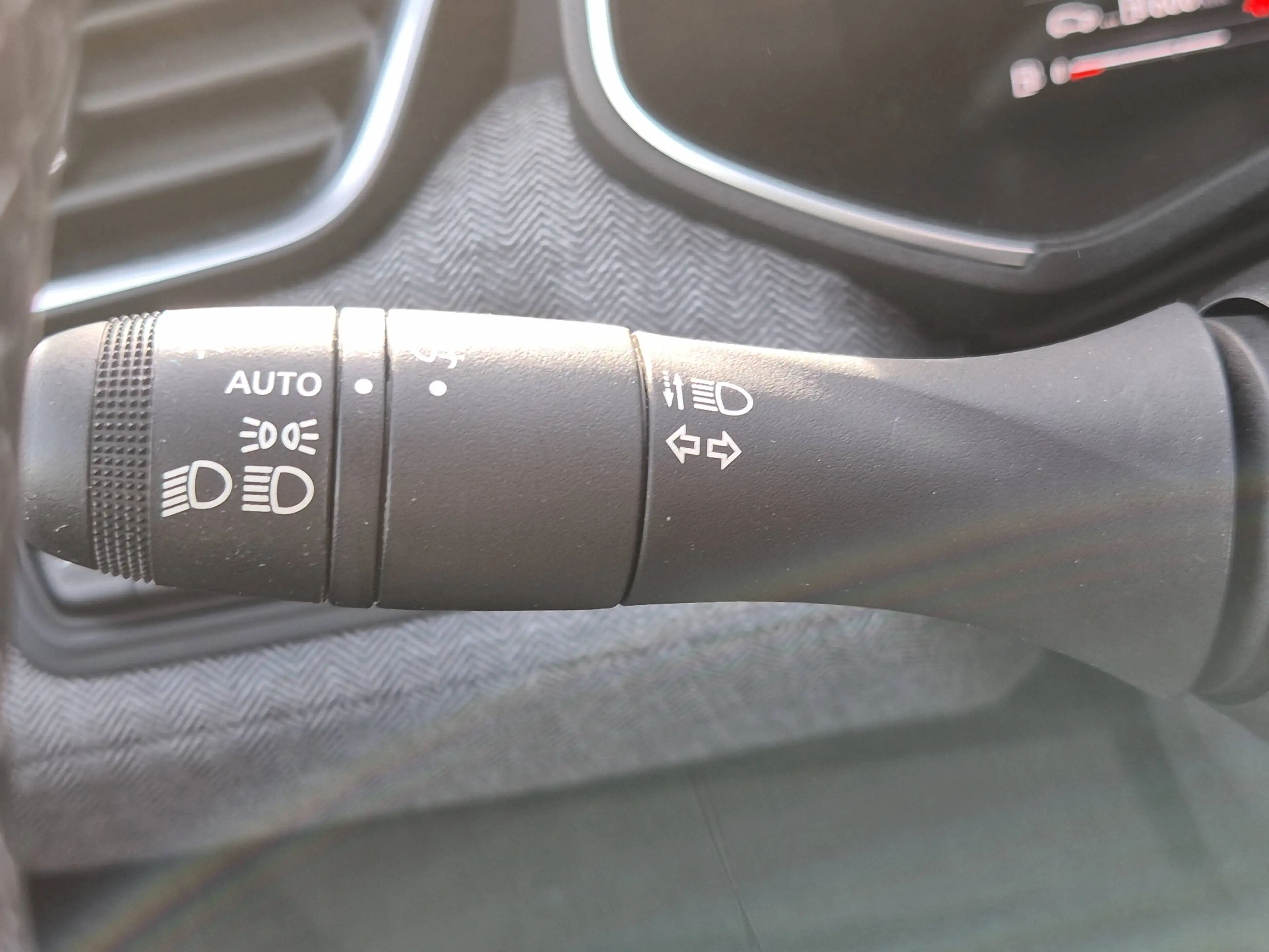 Renault Clio Clio Hybrid 1.6i E-TECH Techno — photo 9