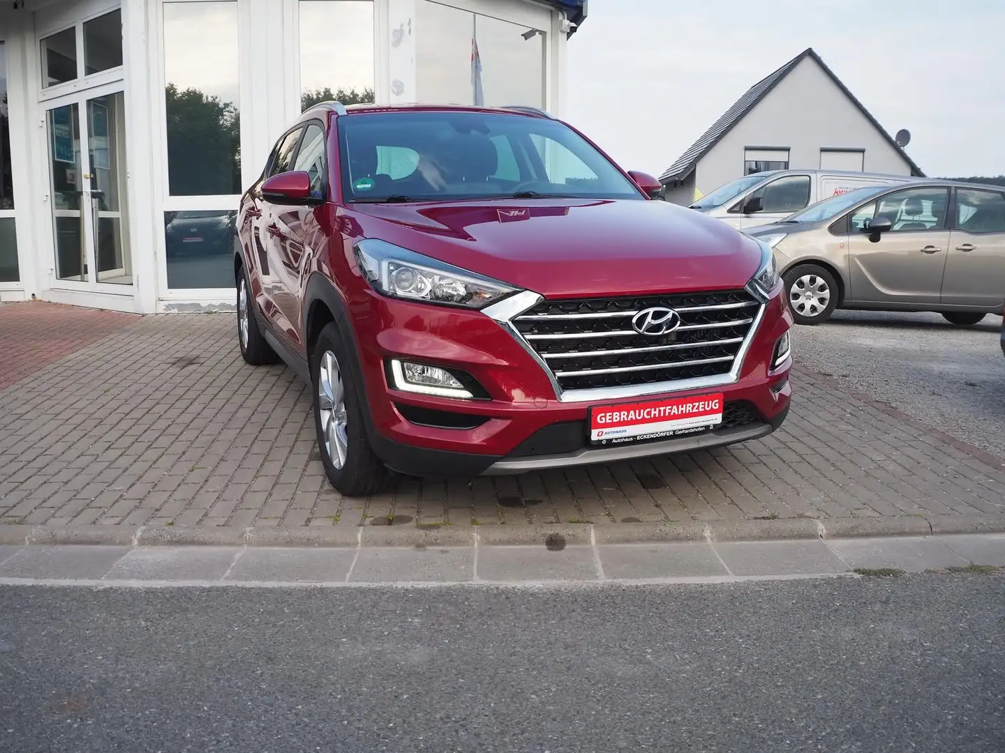 Hyundai TUCSON Trend,1.6 T-GDI 2 WD *Alu*Navi*8-fach* Rot - 1