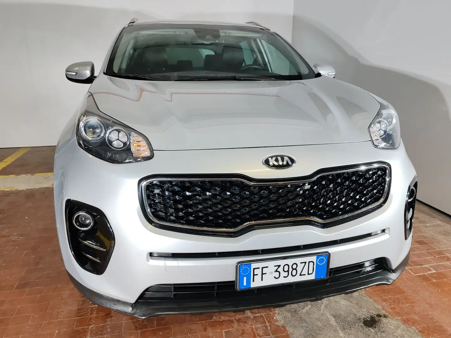 Kia Sportage 1.7 crdi 115cv Cool Navi + Telecamera Euro 6 Gümüş rengi - 2