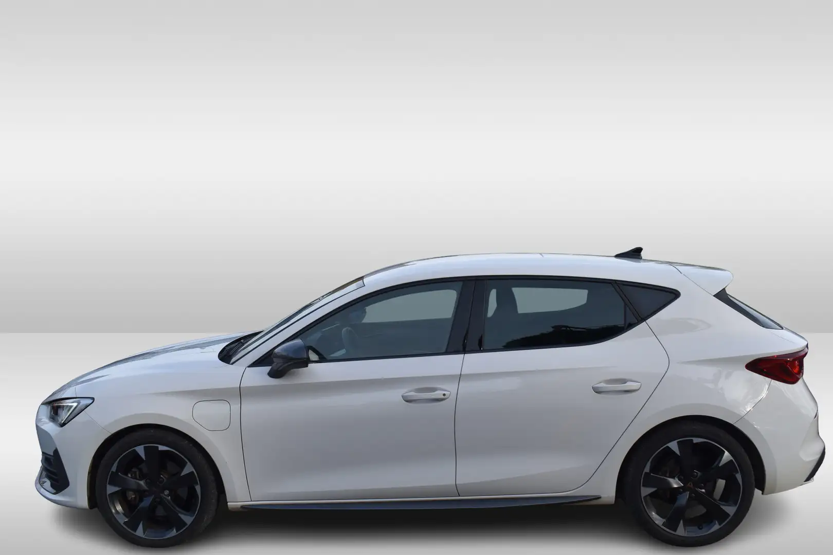 CUPRA Leon e-HYBRID 204PK DSG BUSINESS SPORT NAVI/LED/LMV Wit - 2