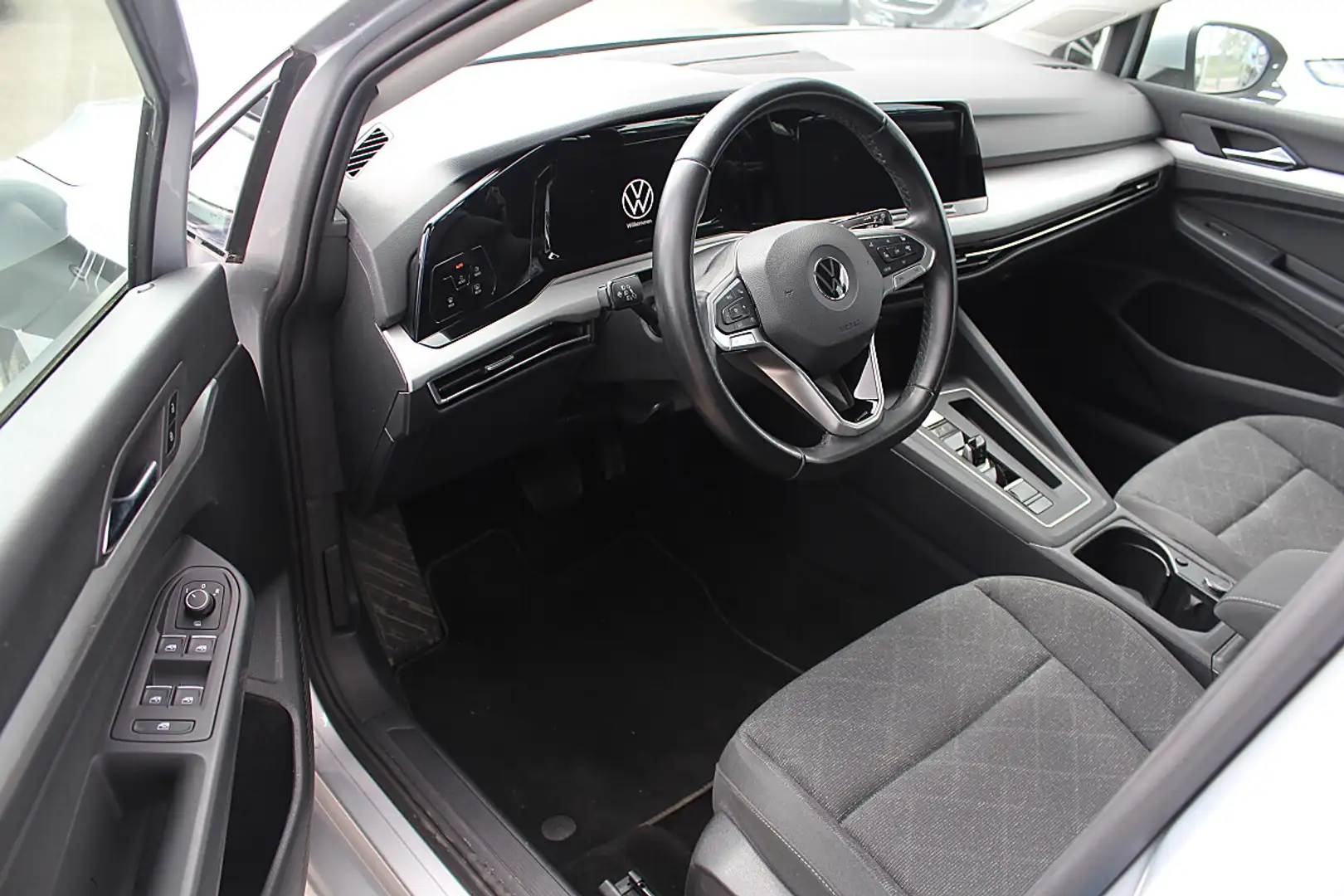 Volkswagen Golf Variant 2,0 TDI Life DSG LED AHK Navi Virtuel Tacho .... Silber - 2