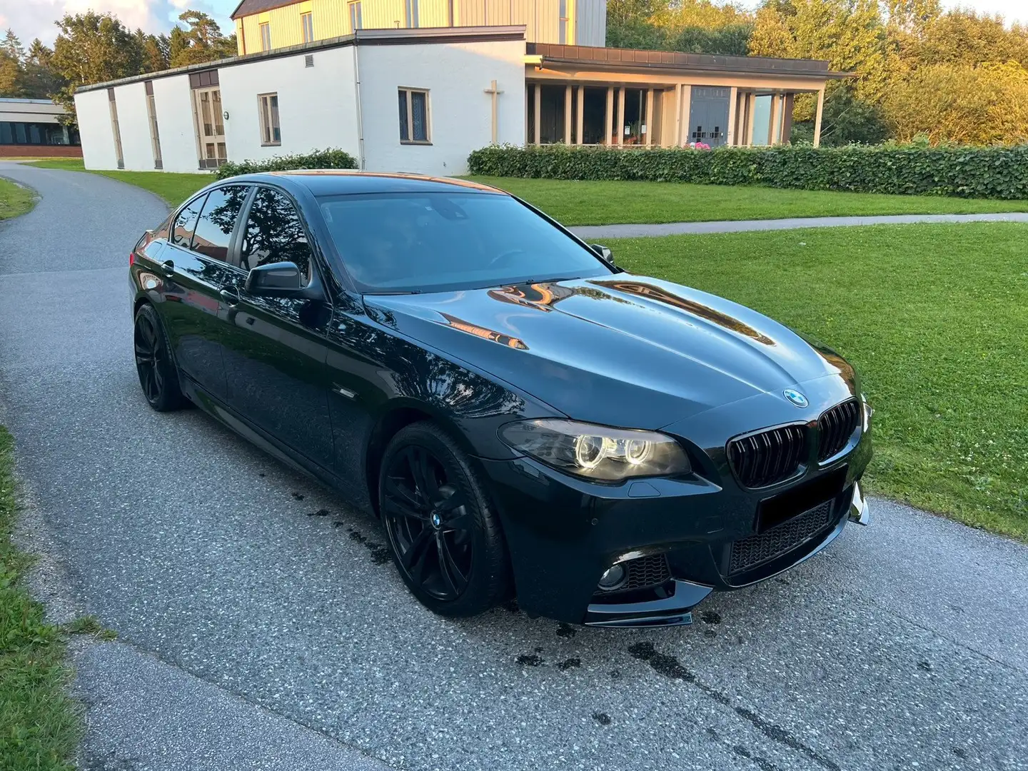 BMW 525 525d Sport-Aut. Czarny - 2