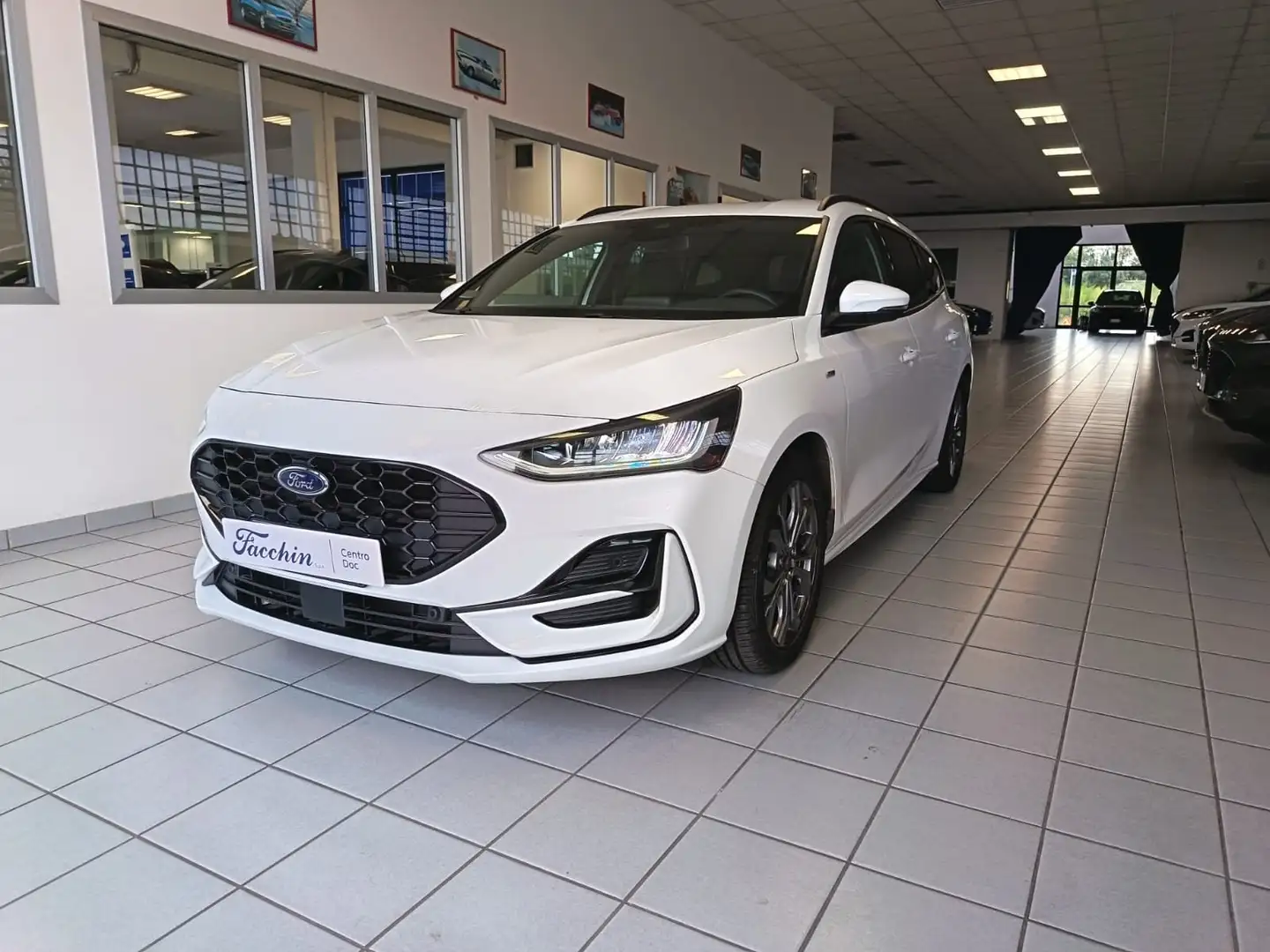 Ford Focus SW 1.0 Ecoboost Hybrid 125cv ST-Line Style Blanc - 1