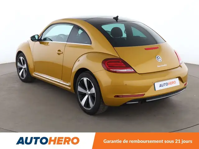 Volkswagen Beetle view 4