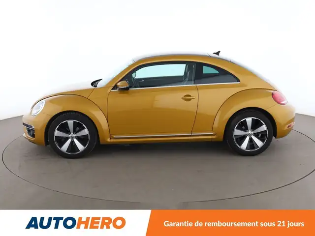 Volkswagen Beetle view 3