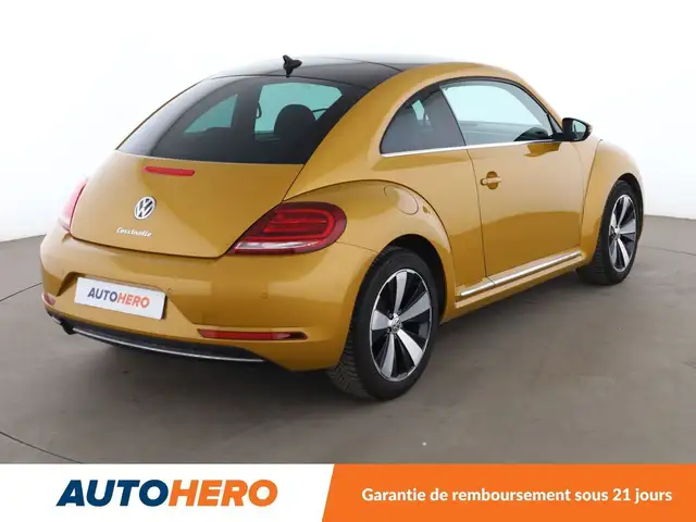 Volkswagen Beetle view 6