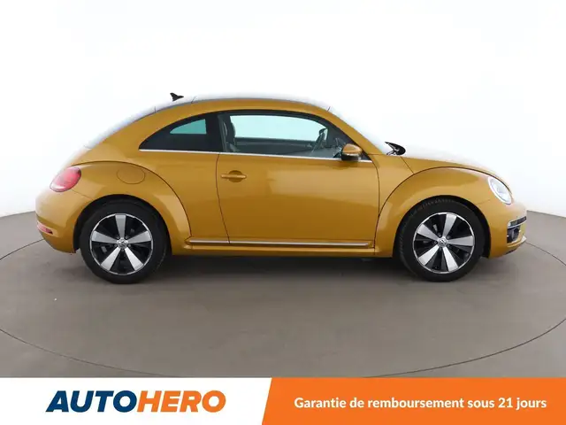 Volkswagen Beetle view 7