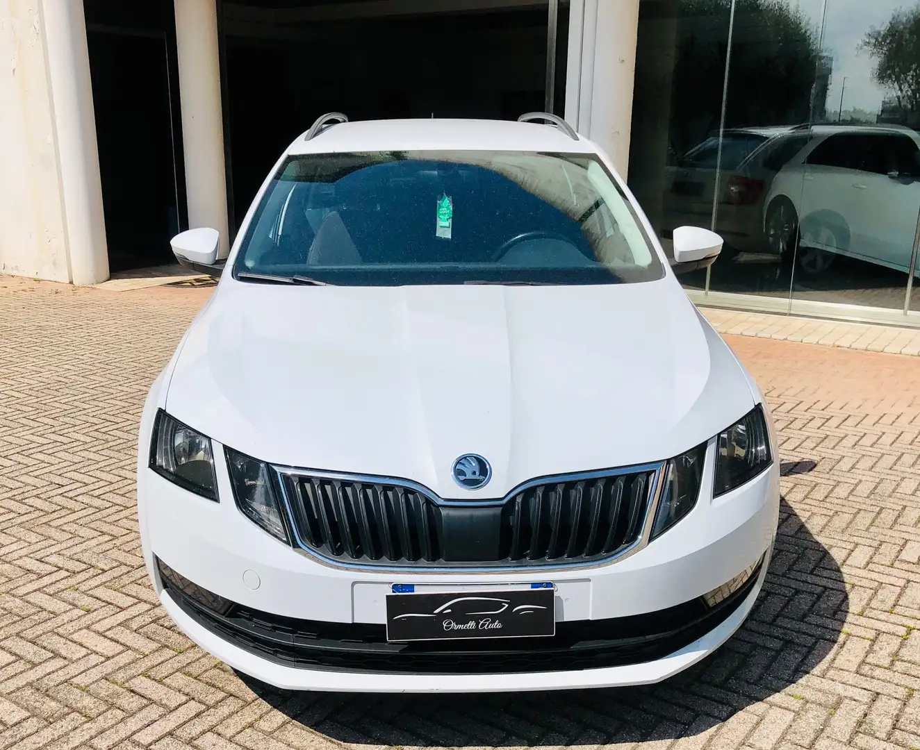 Skoda Octavia Wagon 1.6 tdi Executive 115cv dsg Wit - 2