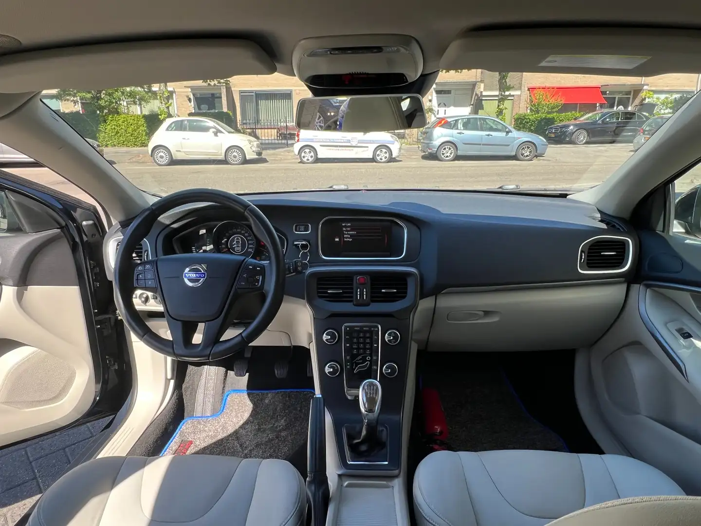 Volvo V40 V40 1.6 D2 Momentum Modrá - 2