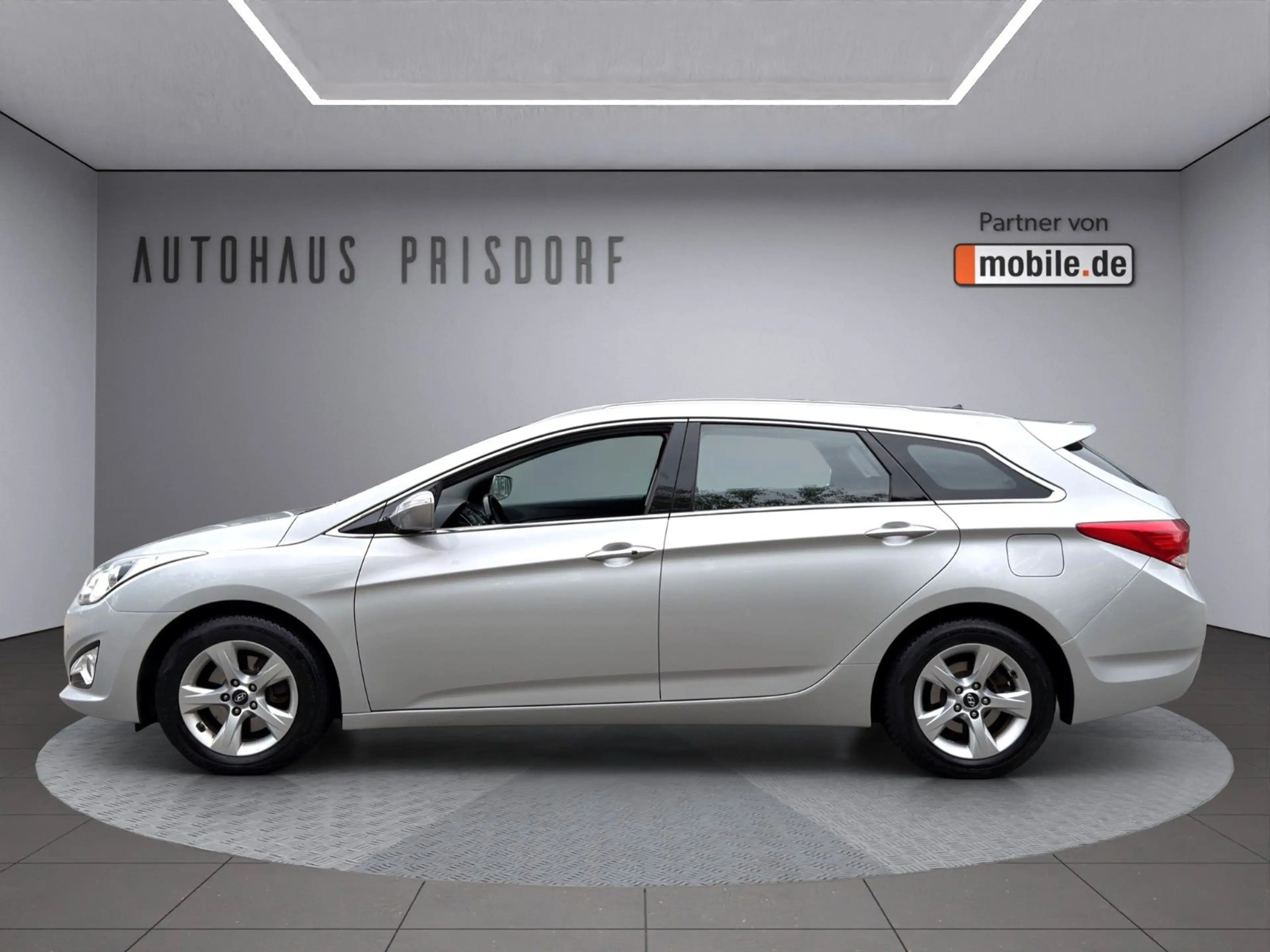 Hyundai i40 1.6 SHZ/PDC/Klima/Tempomat — photo 8