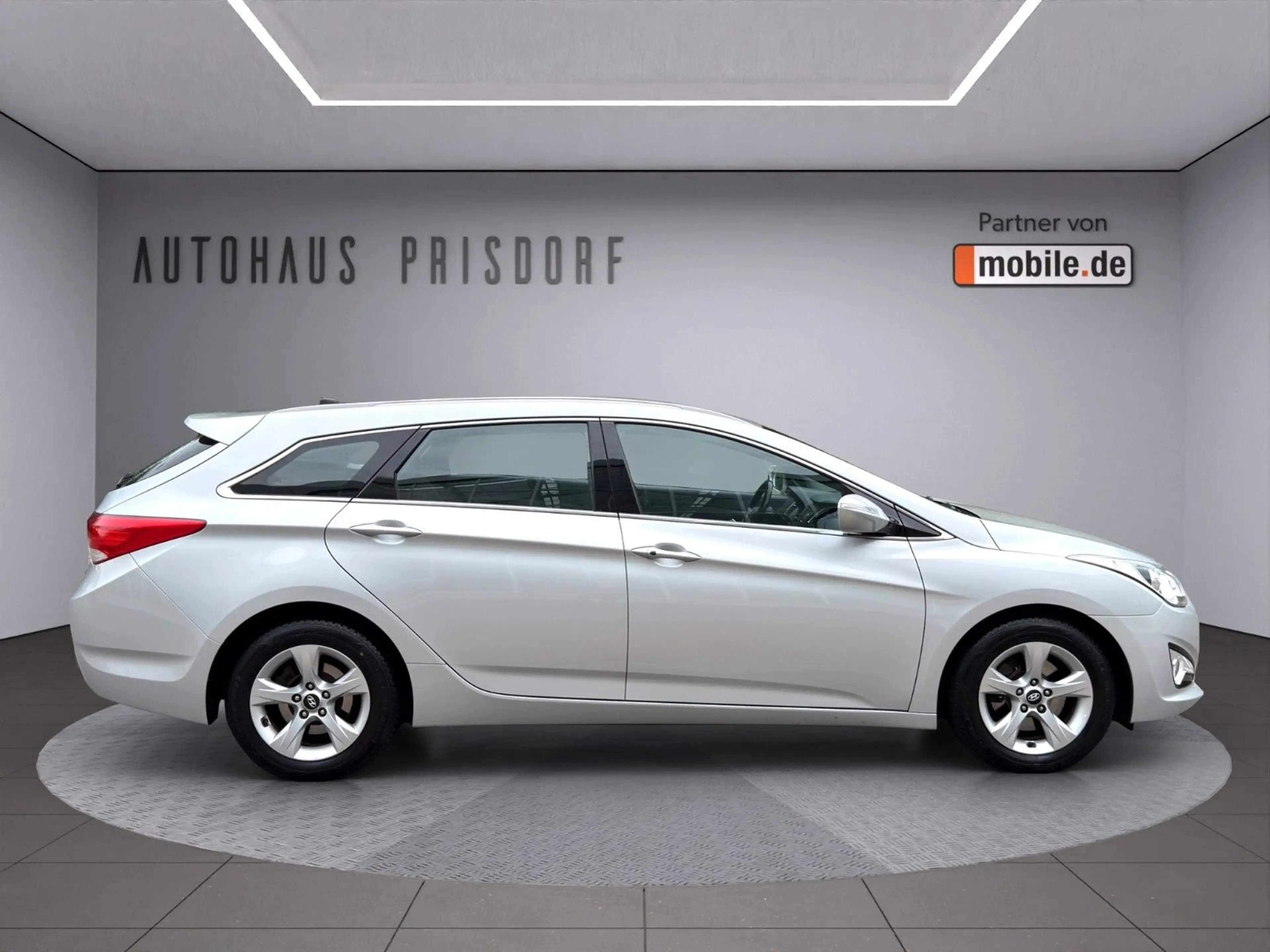 Hyundai i40 1.6 SHZ/PDC/Klima/Tempomat — photo 4