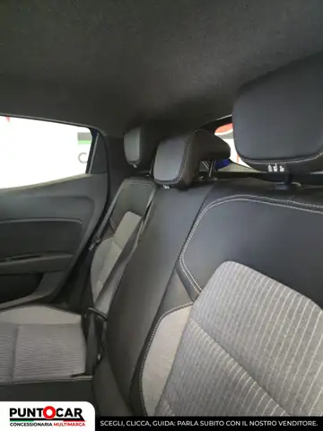 Renault Clio view 18