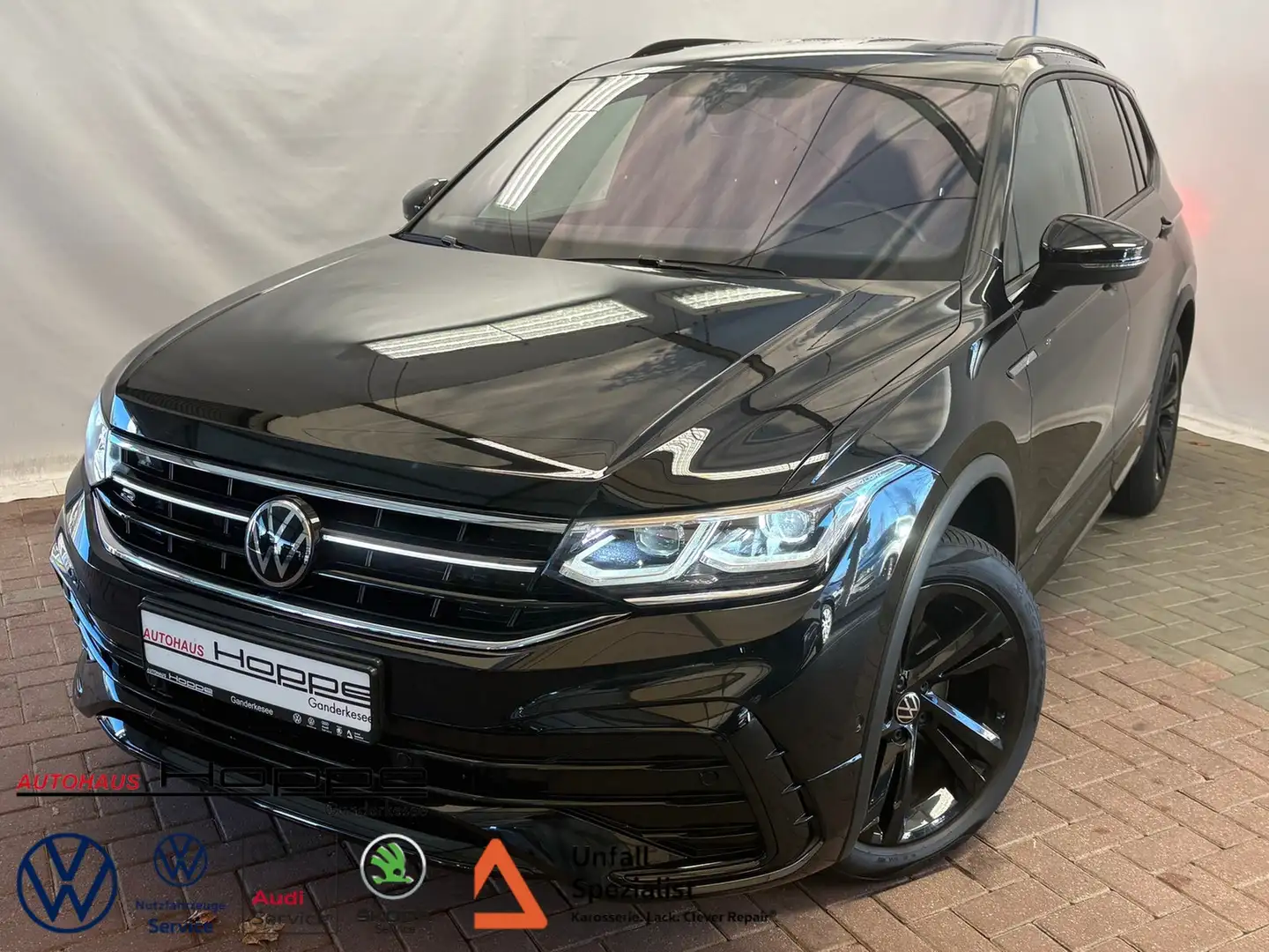 Volkswagen Tiguan Allspace R-Line 2.0 l TDI DSG 4M+STDH+AHK+RFK+NAVI+SHZ H... Zwart - 1