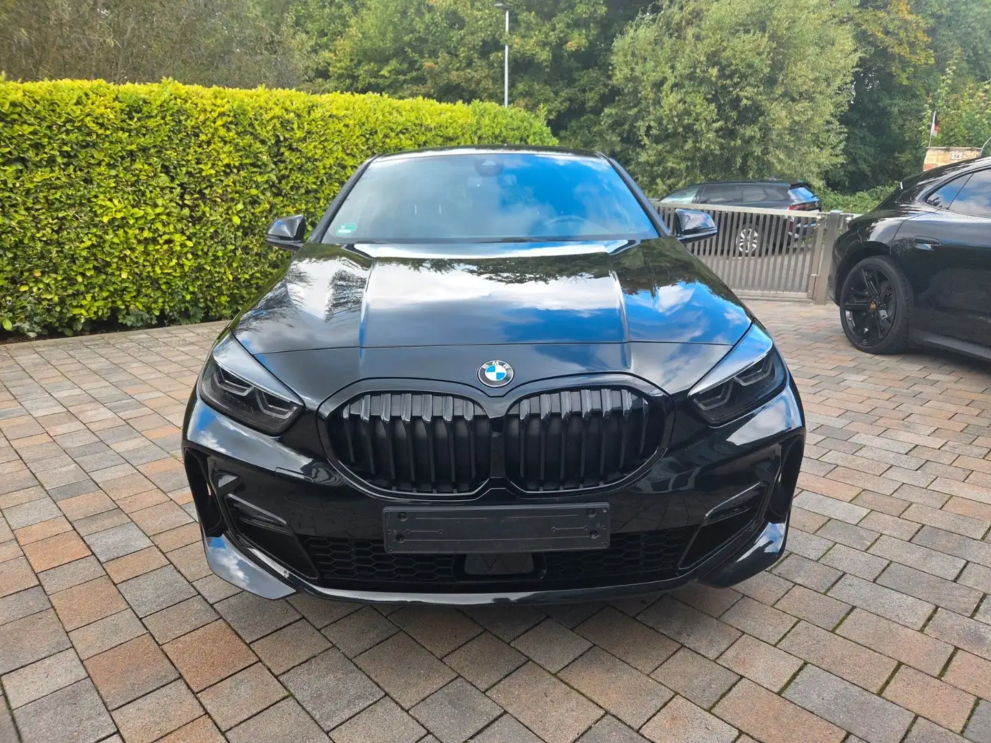 BMW 120 dx M Sport LivePR HUD HiFi STHZ A-LED Memo 19 Zwart - 2