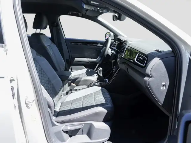 Volkswagen T-Roc view 10