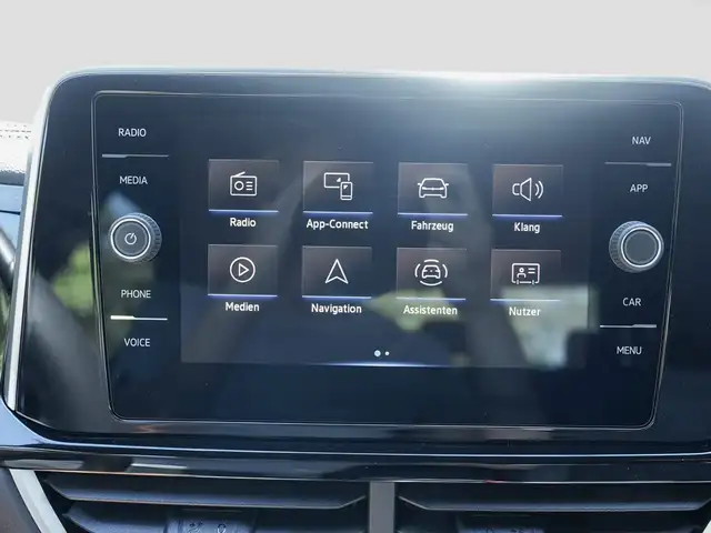Volkswagen T-Roc view 15