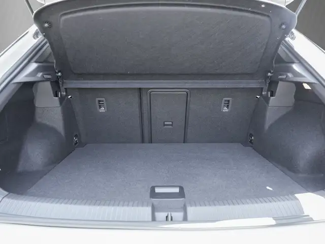 Volkswagen T-Roc view 8