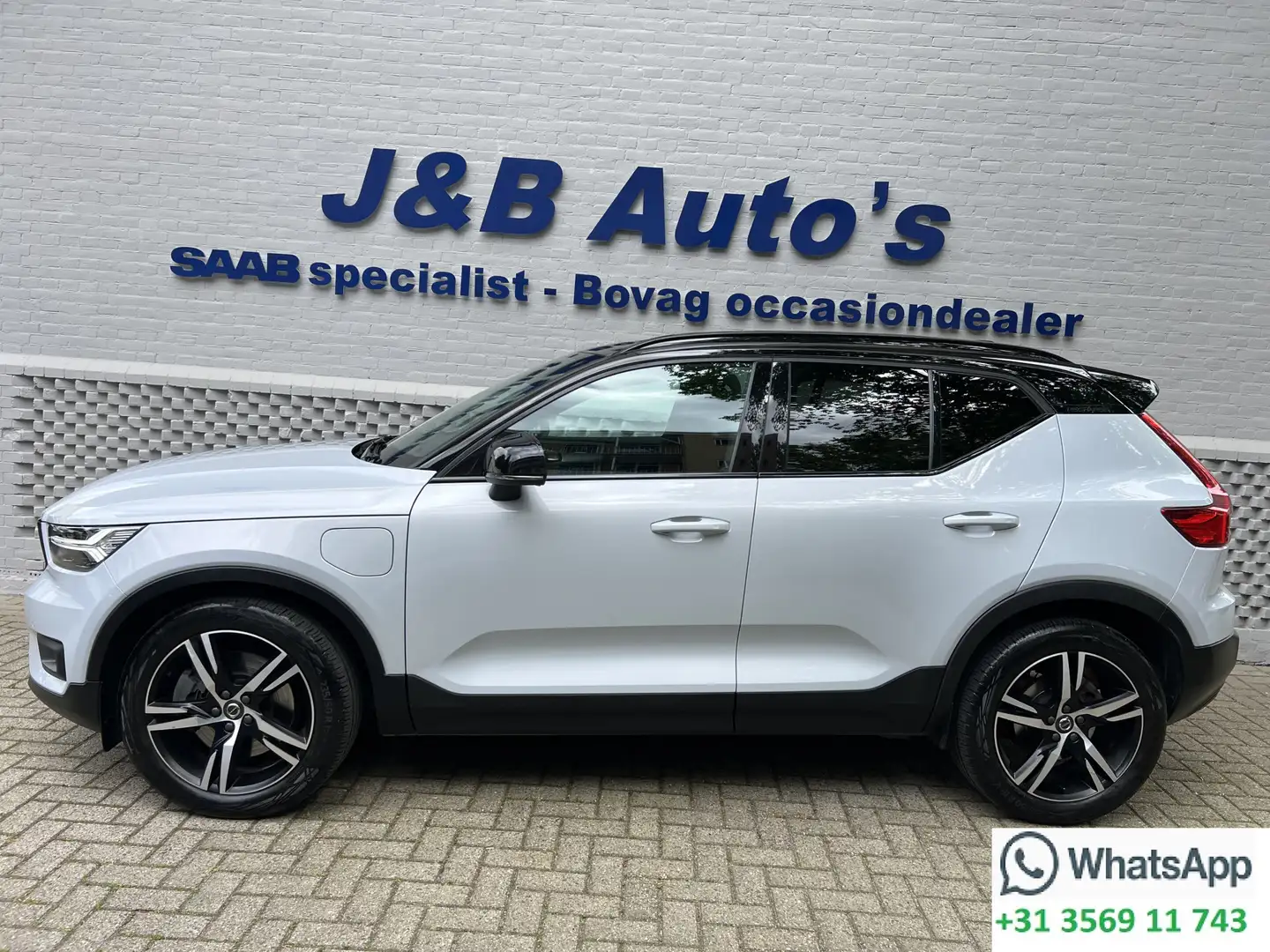 Volvo XC40 1.5 T5 Recharge R-Design Achteruitrijcamera Zwart Grijs - 1