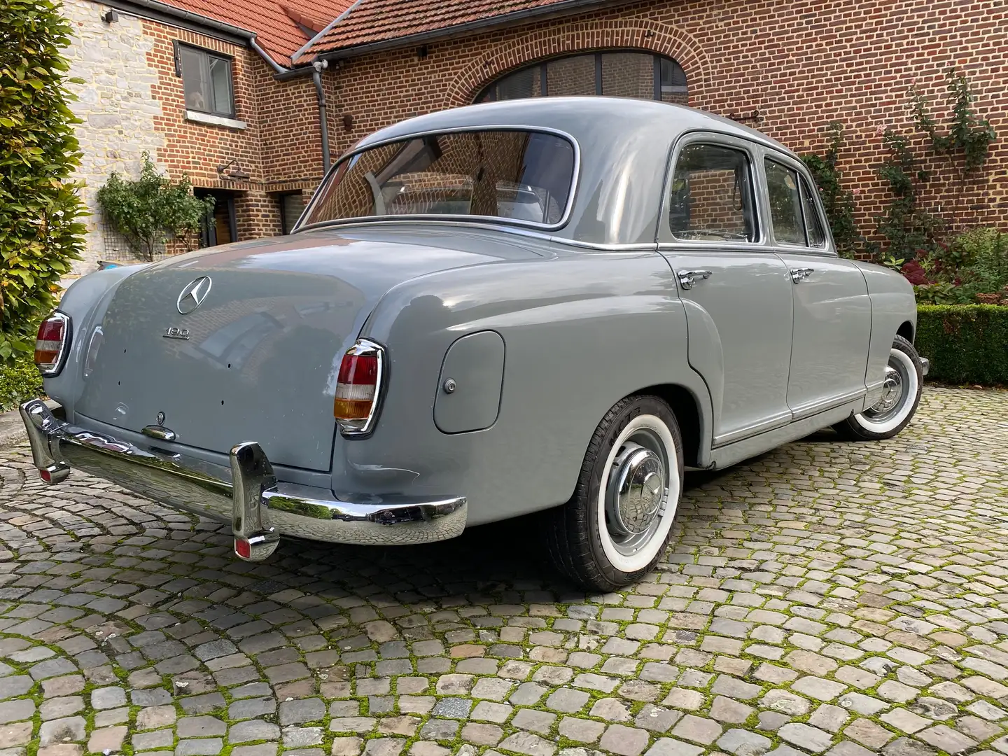 Mercedes-Benz 190 PONTON Zilver - 1
