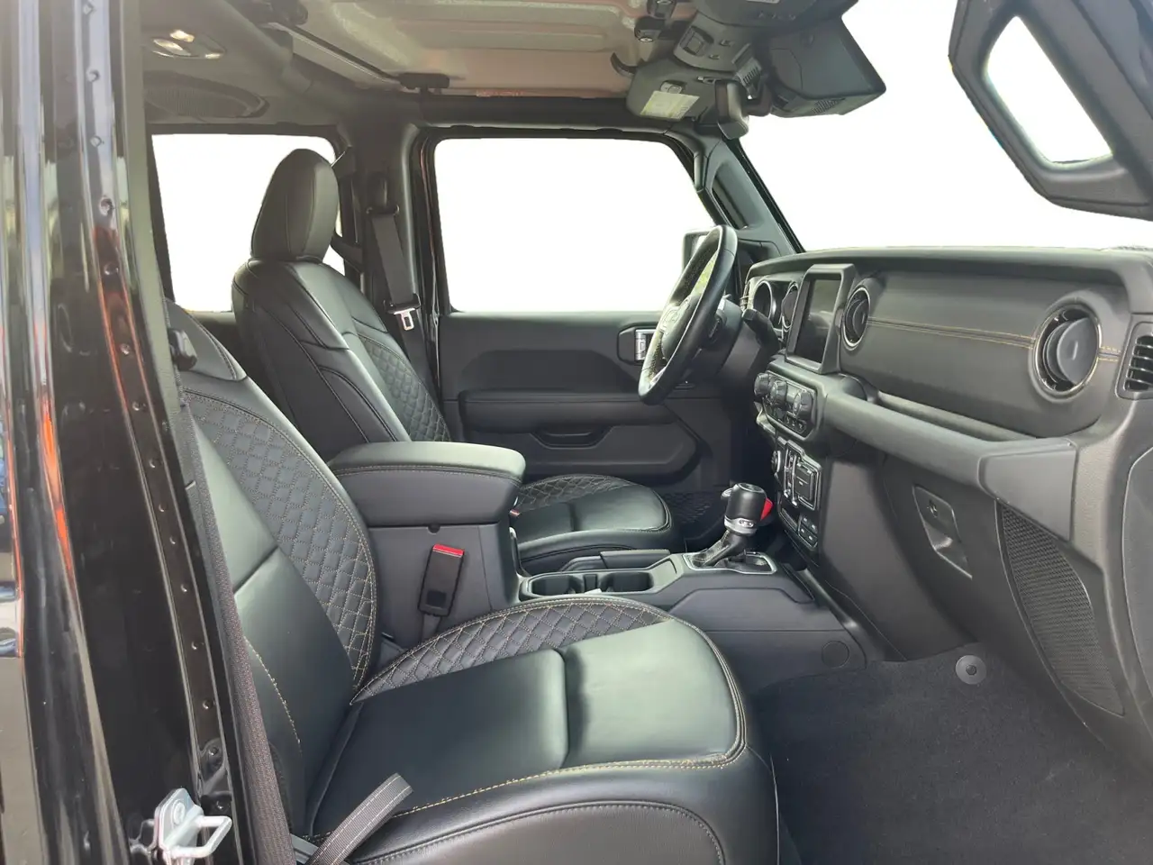 Jeep Wrangler снимка Jeep Wrangler