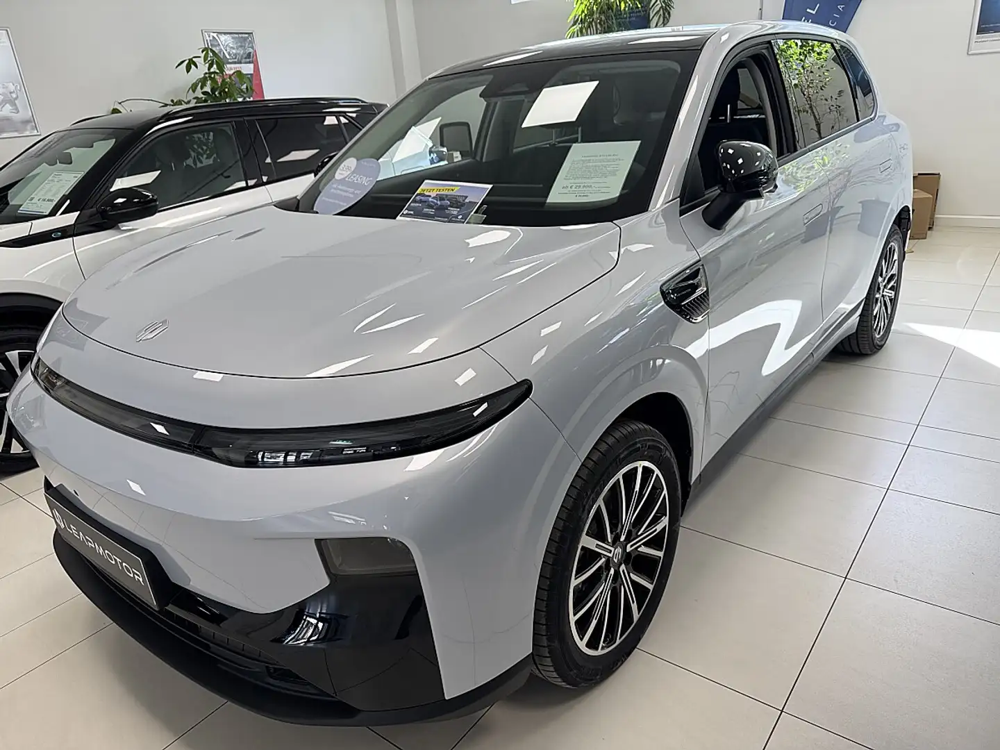 Leapmotor B10 67,1Wh Design Pro Max Silber - 1