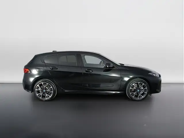 BMW 1 Series view 3