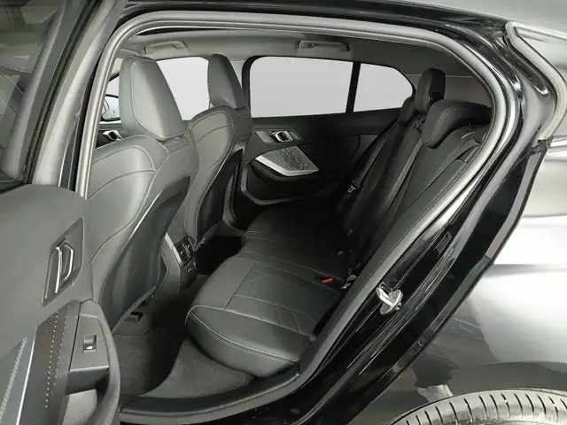 BMW 1 Series view 9