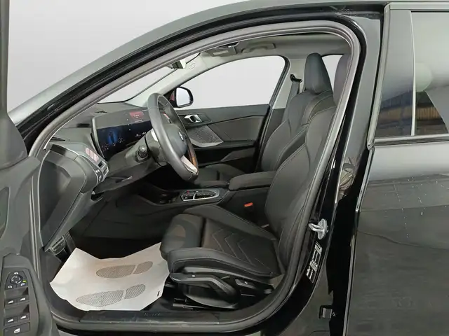 BMW 1 Series view 8
