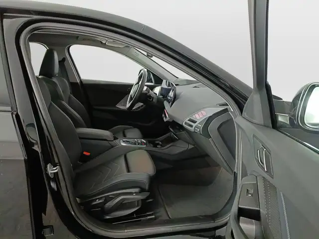 BMW 1 Series view 11