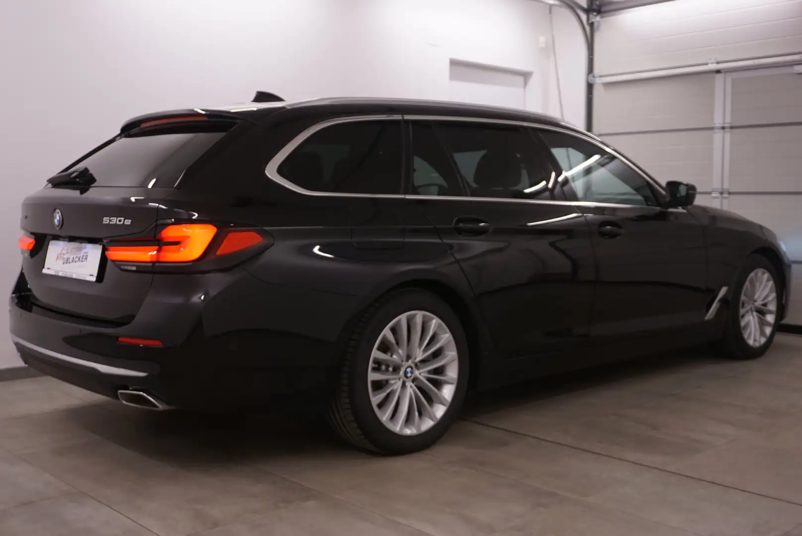 BMW 530 e xDrive Luxury Line // Leder // Abstandstempomat Noir - 2
