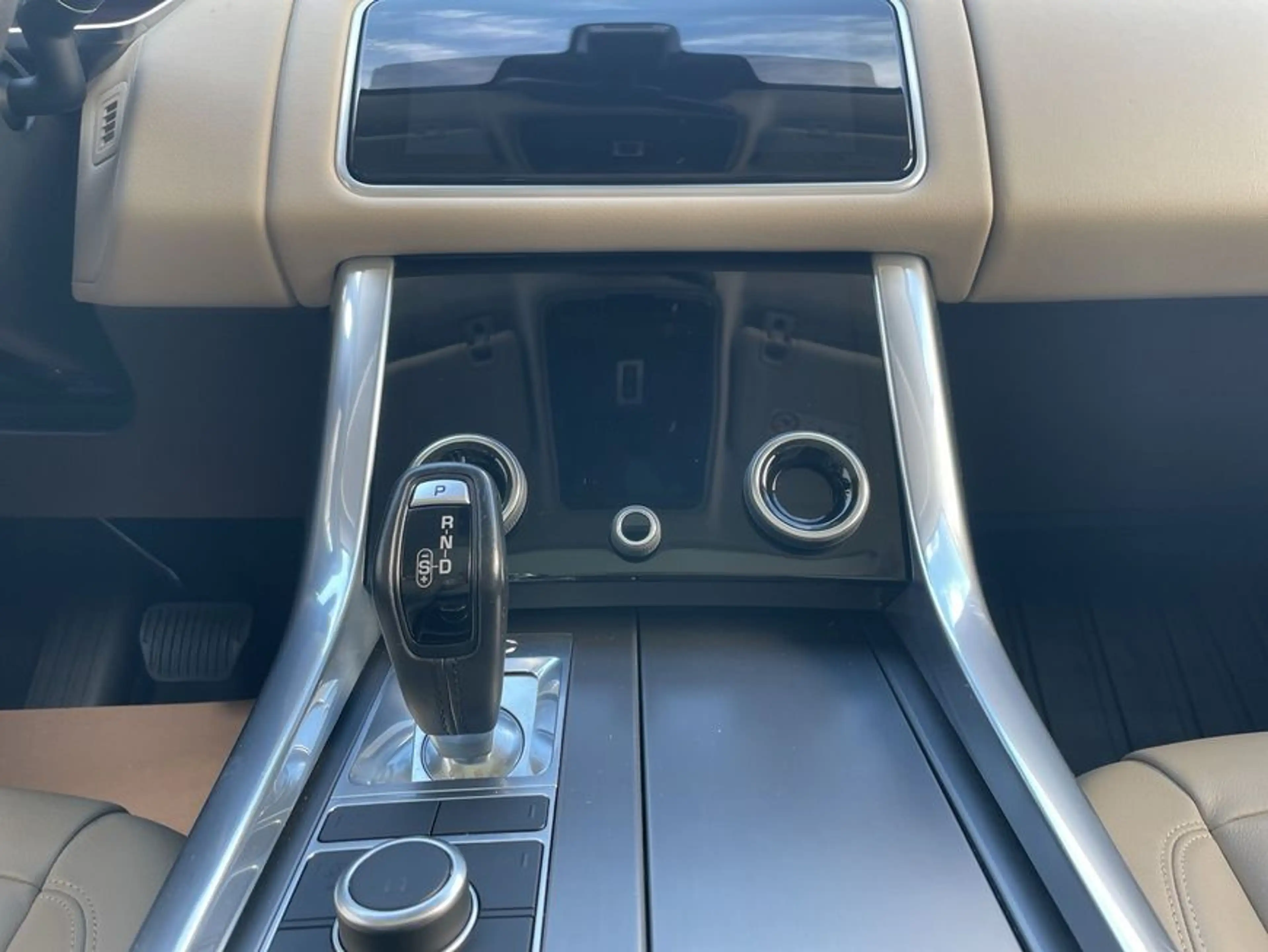 Land Rover Range Rover Sport D250 SE — photo 14