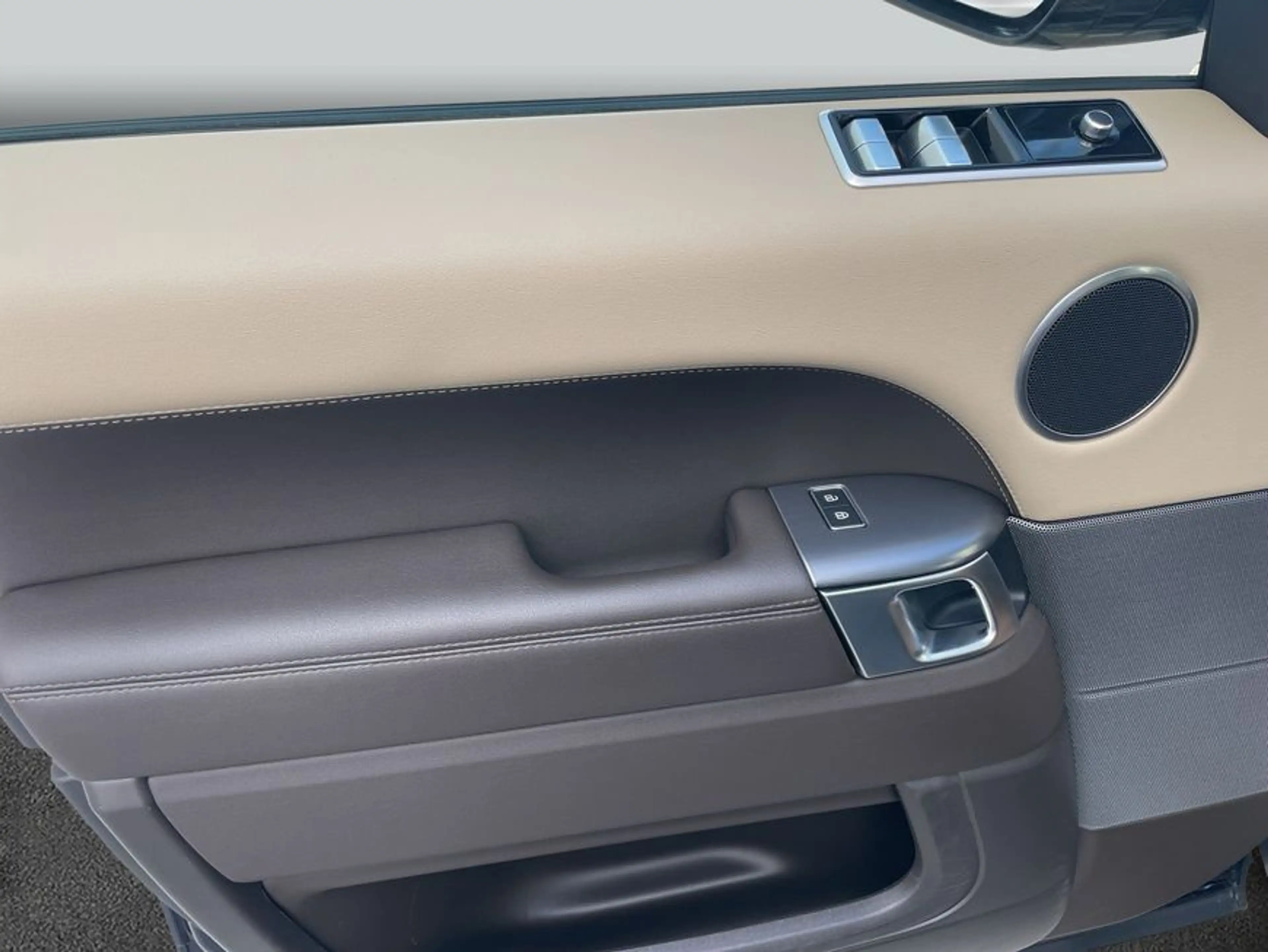 Land Rover Range Rover Sport D250 SE — photo 13