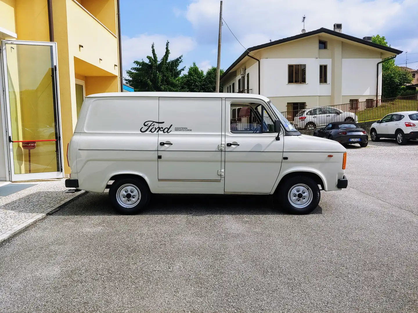 Ford Transit Custom Beige - 2